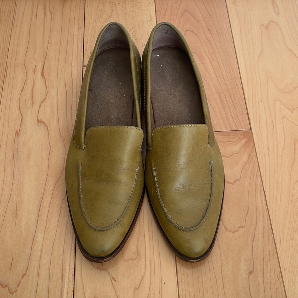 Aerosoles olive green loafers